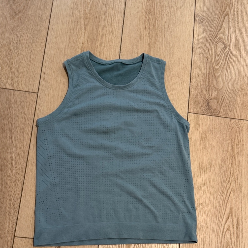 Athleta momentum Tank Top size M excellent condition